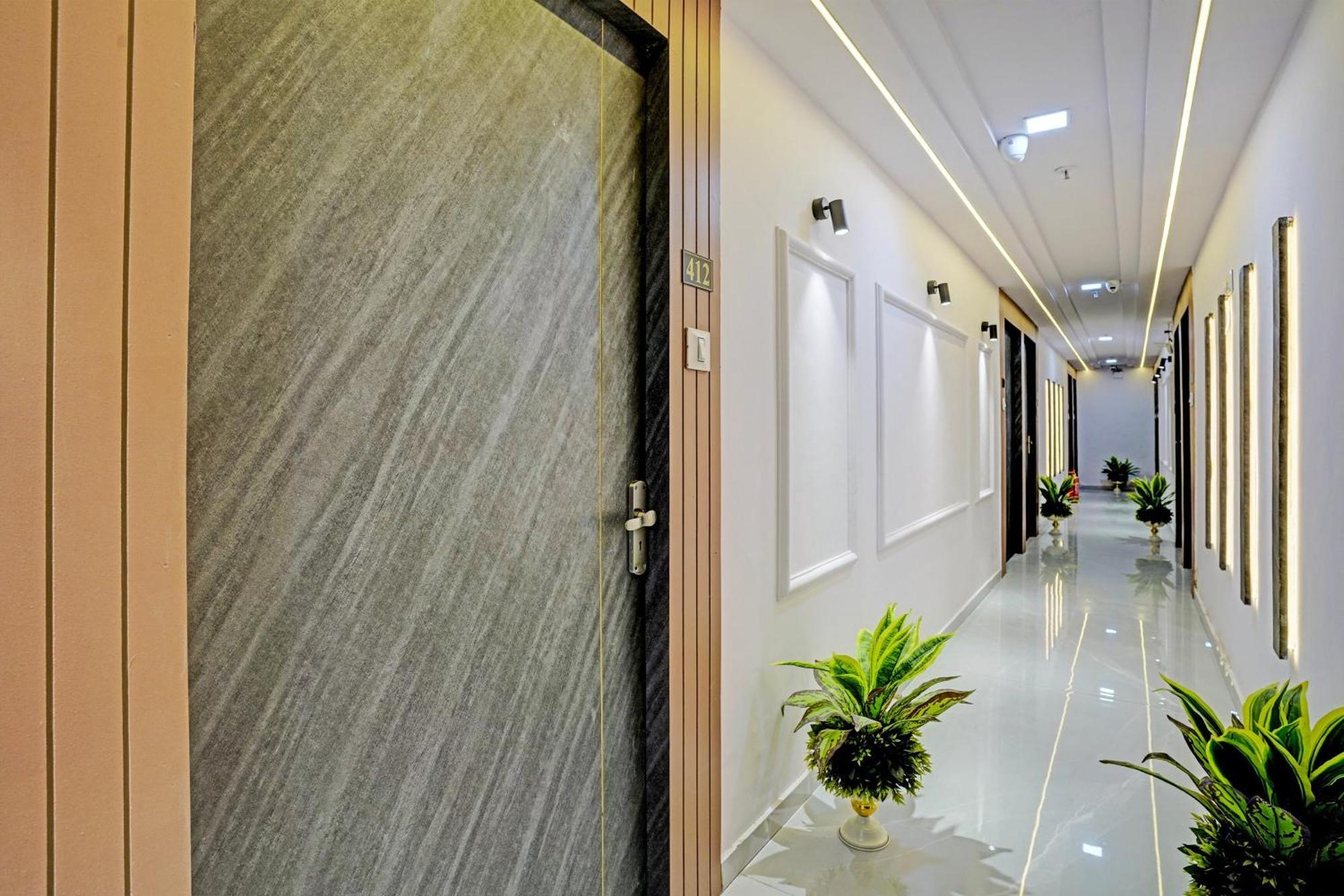 Hotel O Star Galaxy Surat Exterior foto