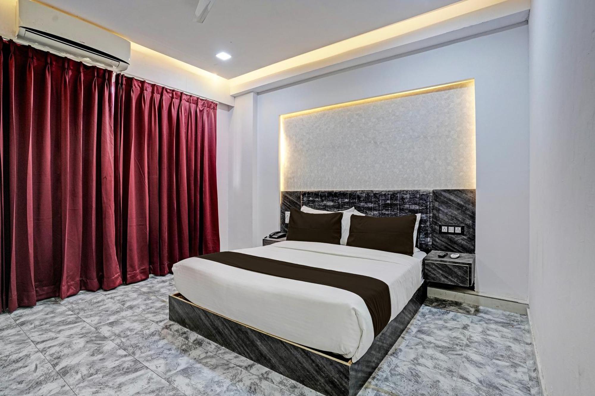Hotel O Star Galaxy Surat Exterior foto