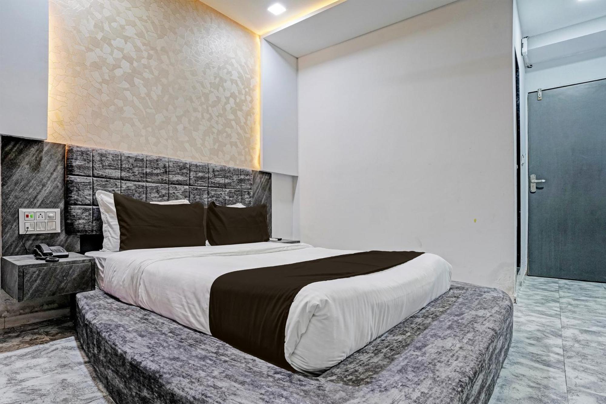 Hotel O Star Galaxy Surat Exterior foto