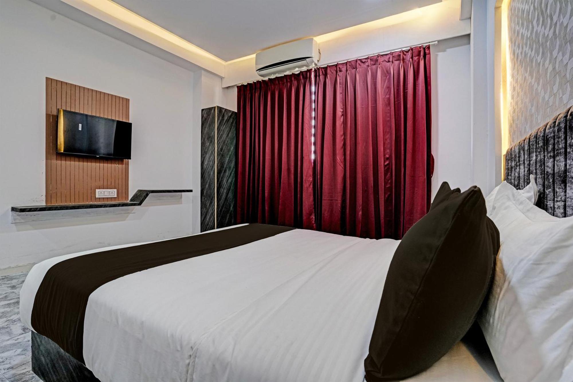 Hotel O Star Galaxy Surat Exterior foto