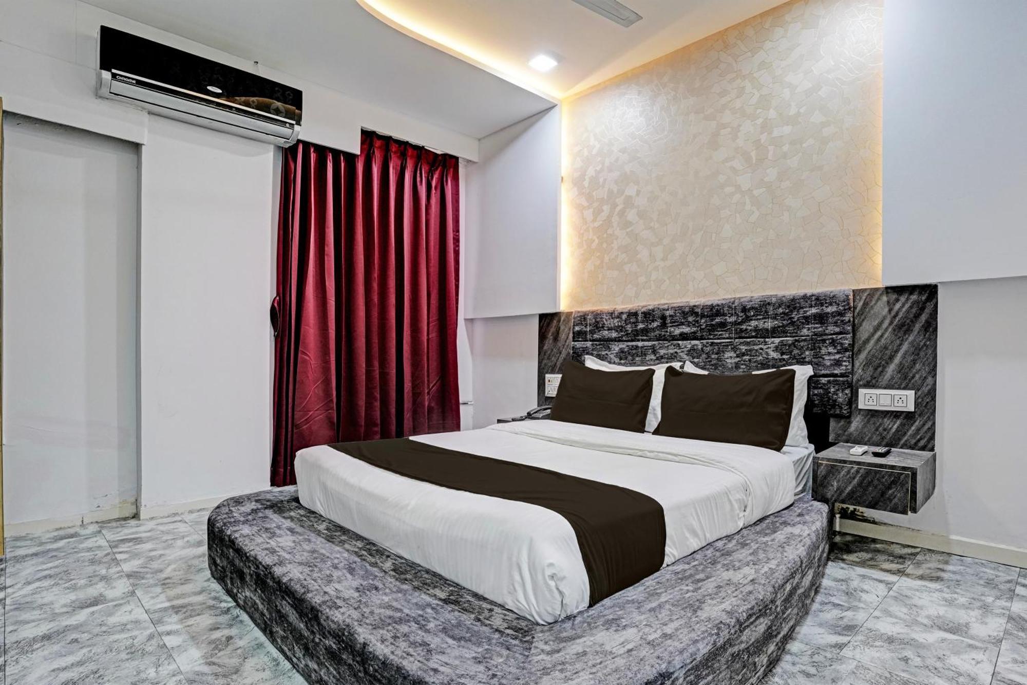 Hotel O Star Galaxy Surat Exterior foto