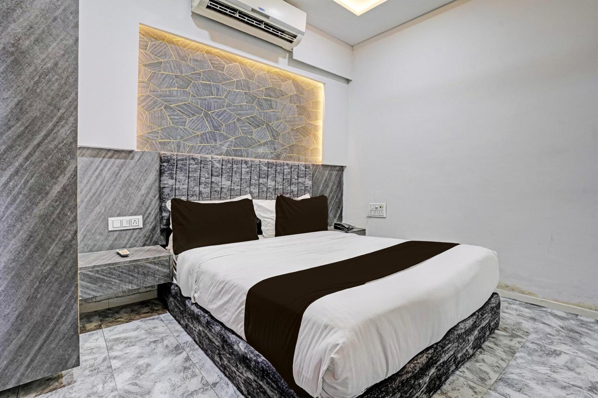 Hotel O Star Galaxy Surat Exterior foto