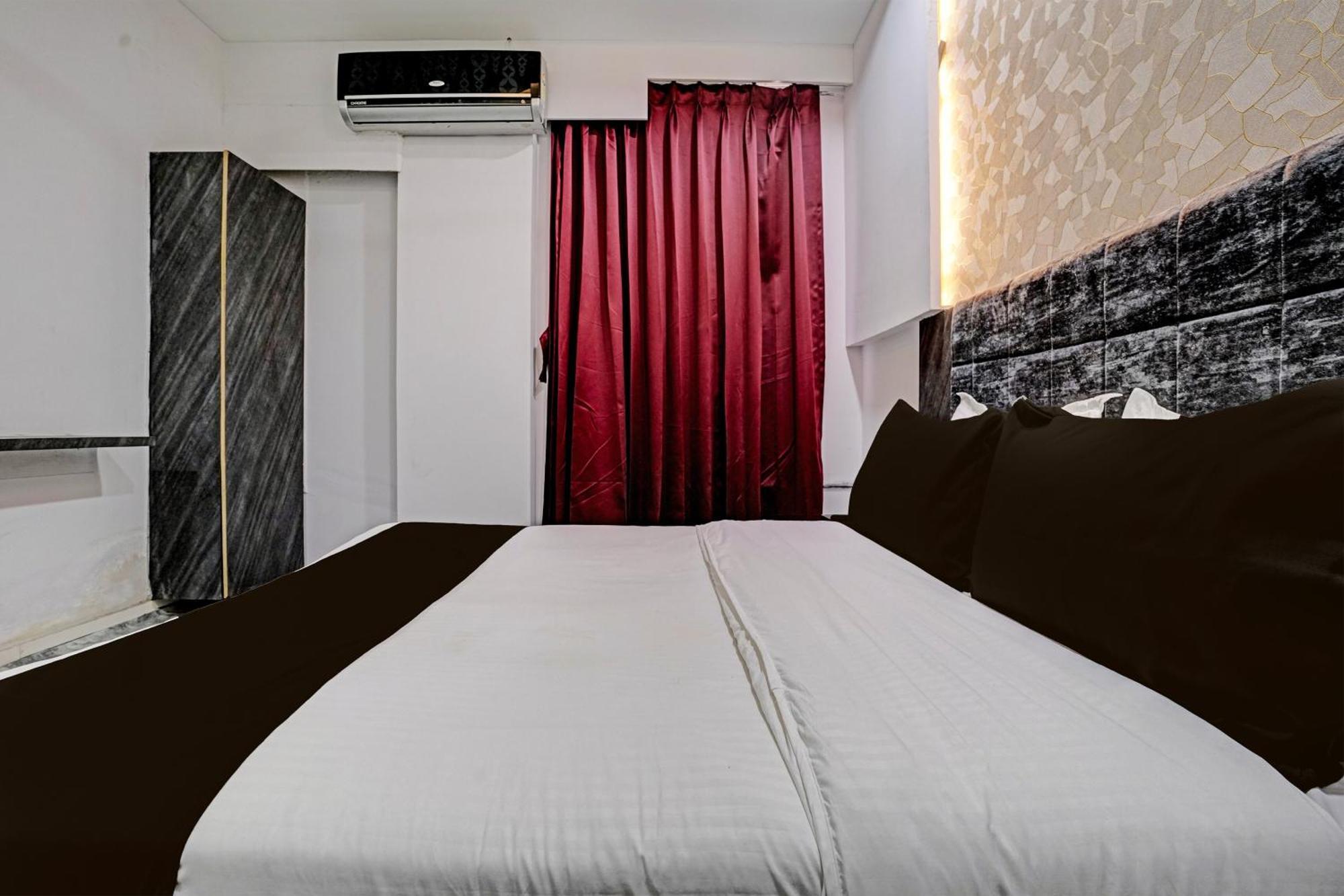 Hotel O Star Galaxy Surat Exterior foto